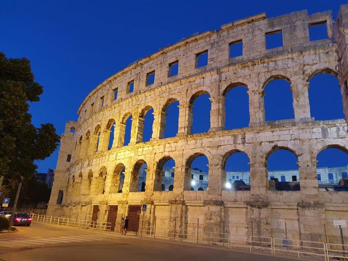 Amphitheater Apartment Pula Bagian luar foto