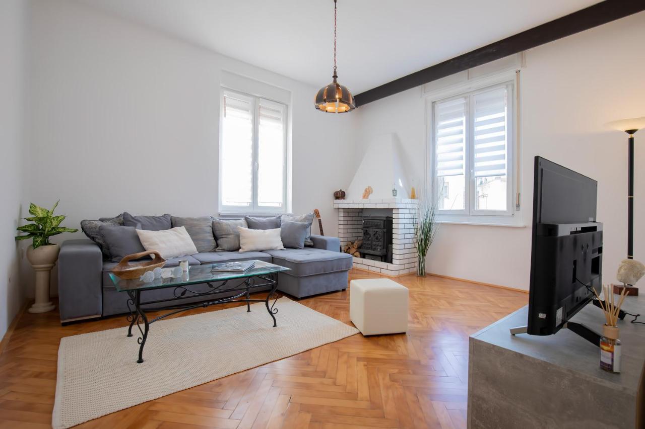 Amphitheater Apartment Pula Bagian luar foto