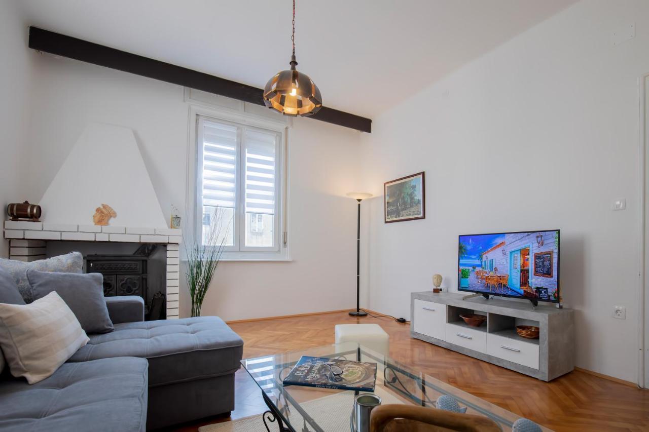 Amphitheater Apartment Pula Bagian luar foto