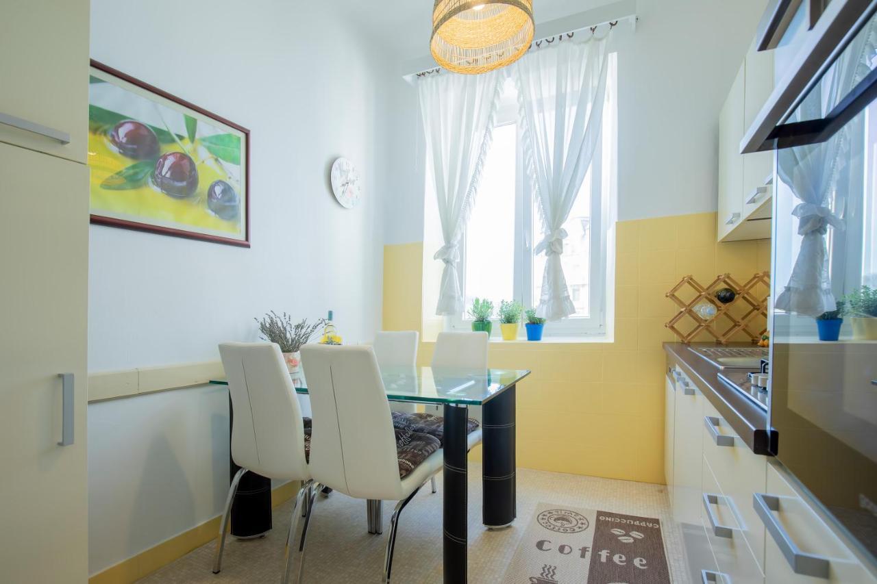 Amphitheater Apartment Pula Bagian luar foto