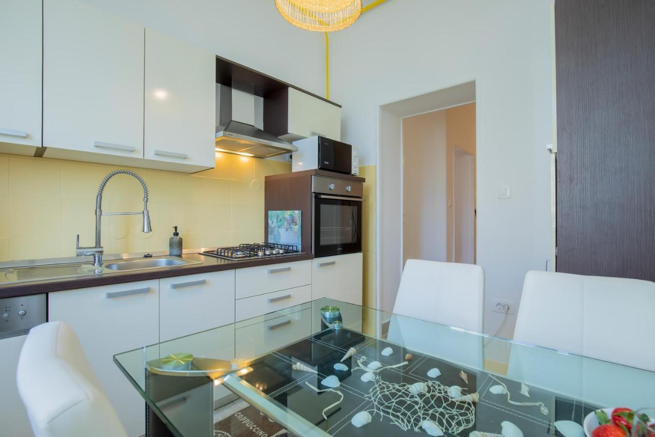 Amphitheater Apartment Pula Bagian luar foto