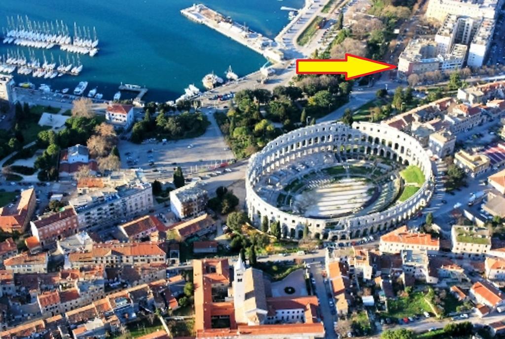 Amphitheater Apartment Pula Bagian luar foto